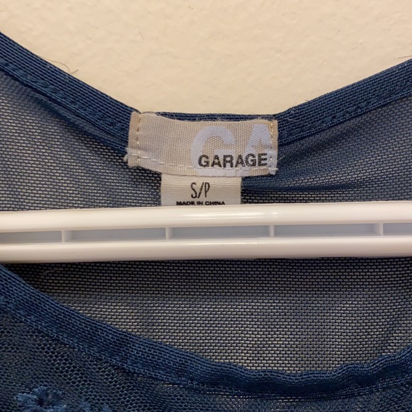 Mesh-top navy tank top - Picture 3 of 4